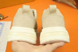 Picture of Louis Vuitton Shoes _SKULVsz38-43mnf102317287